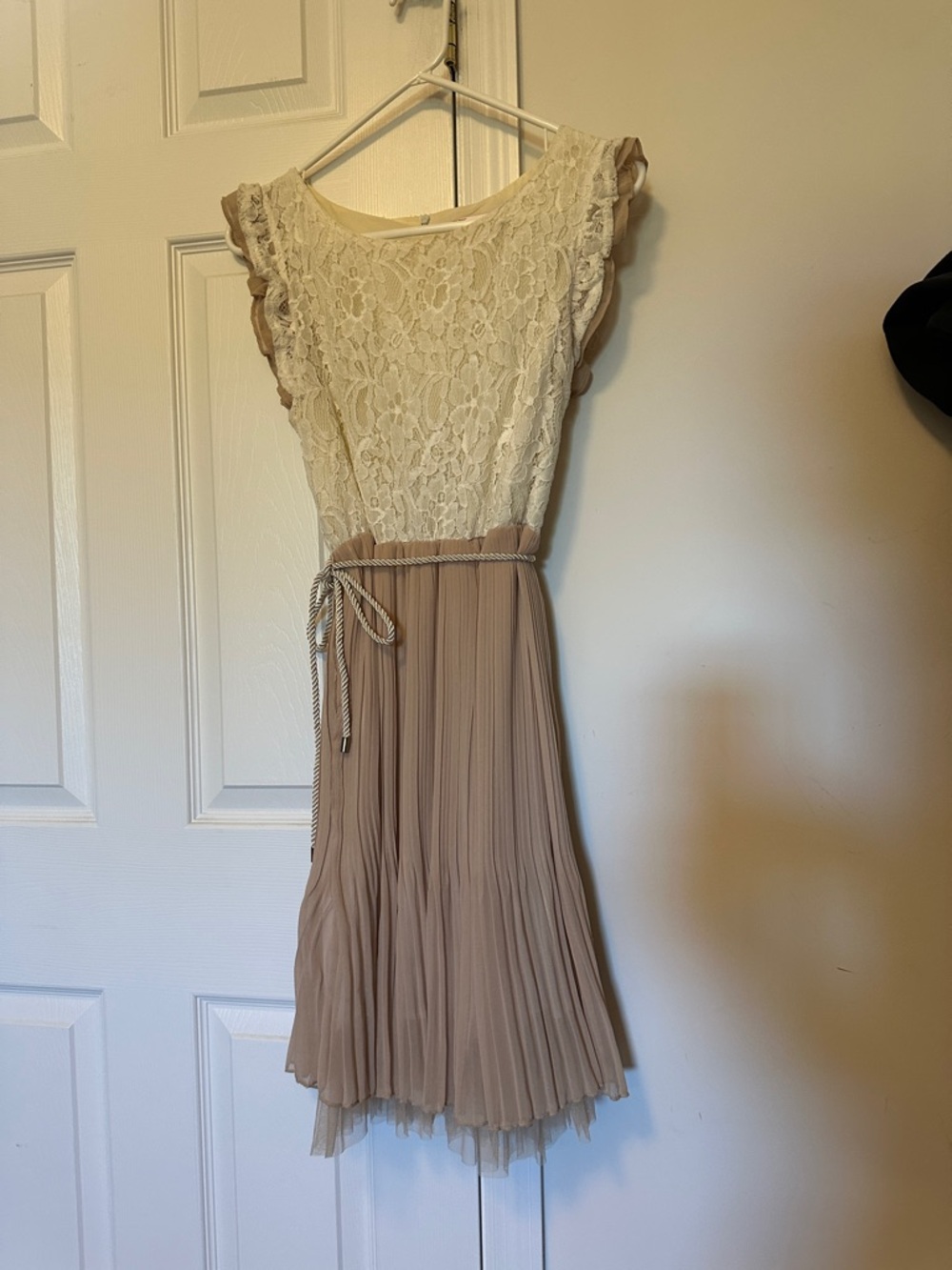 NWOT Lace Bodice Pleated Midi Dress in Cream and Taupe